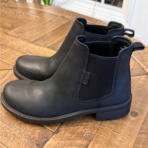 Keen Black Leather Ankle Boots